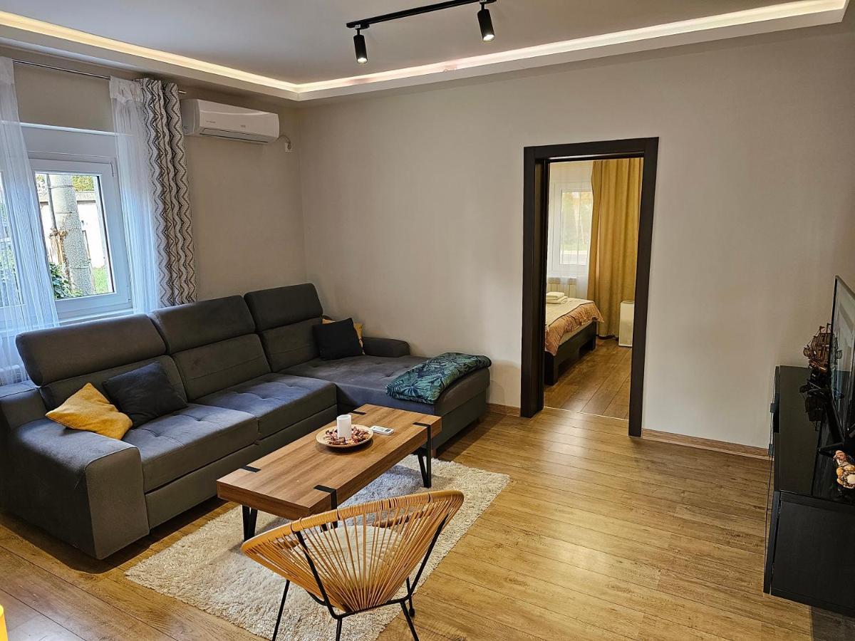 Aerovista Apartment Surčin Extérieur photo
